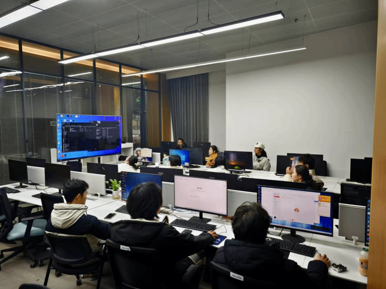 实践育人:滁州职业技术学院数字媒体系师生赴凤凰数媒科技(武汉)产教融合企业实践中心开展实训营